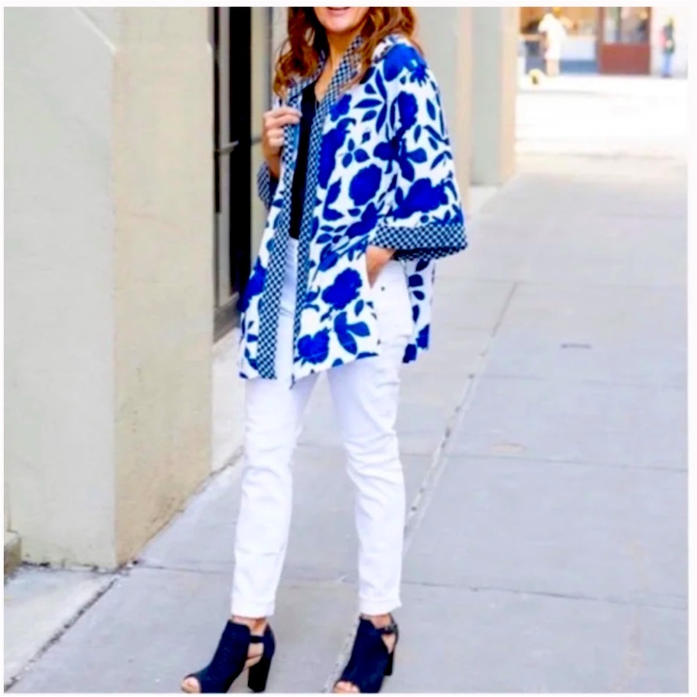 CAbi Blue & White Botanical
Oversize Kimono - Size XS/S